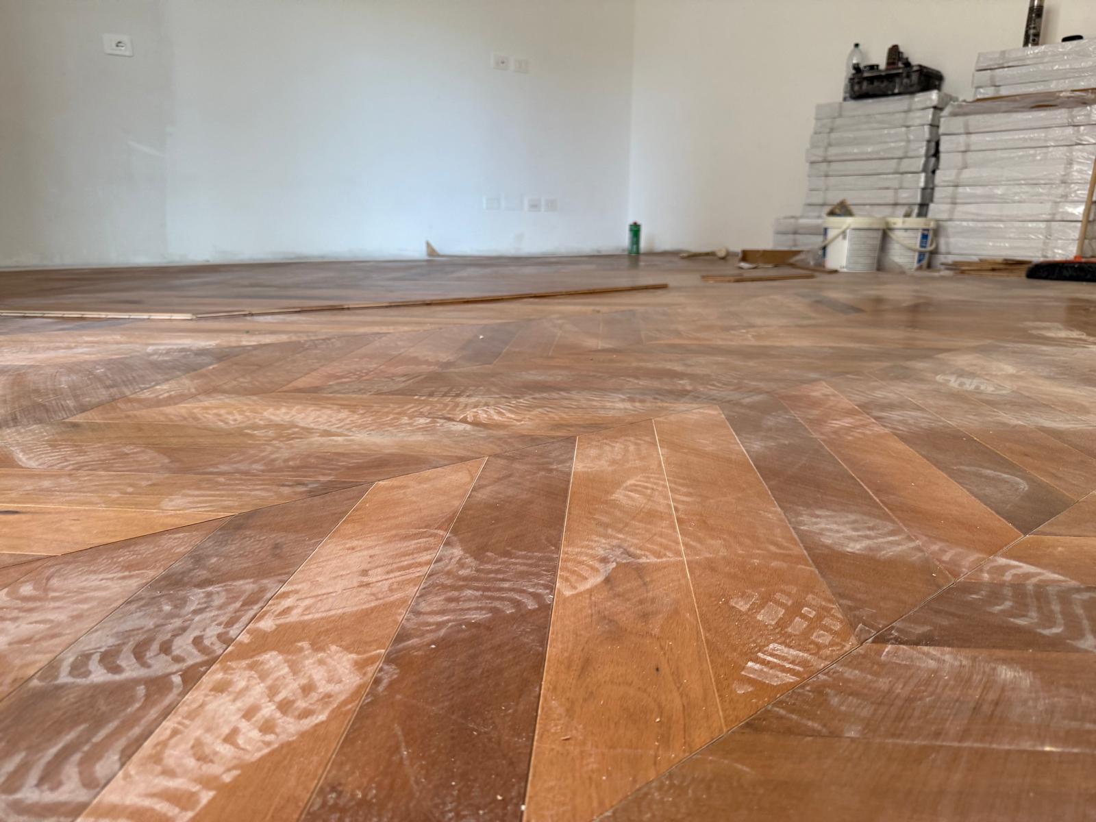 parquet-spina-pesce-fasi-posa-rasoterra.jpg